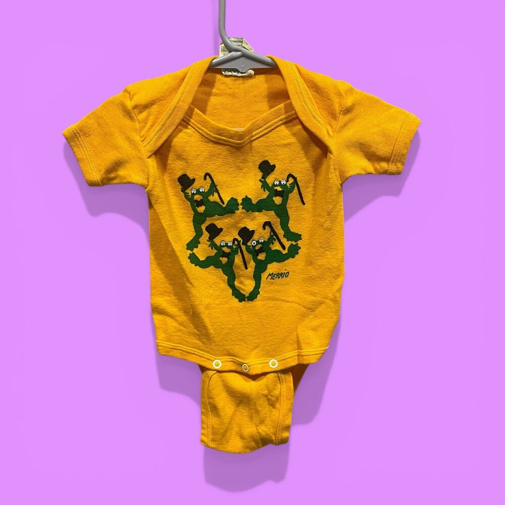 Vintage 80s cotton yellow frog google eyes baby onesie romper 18-26lbs suit